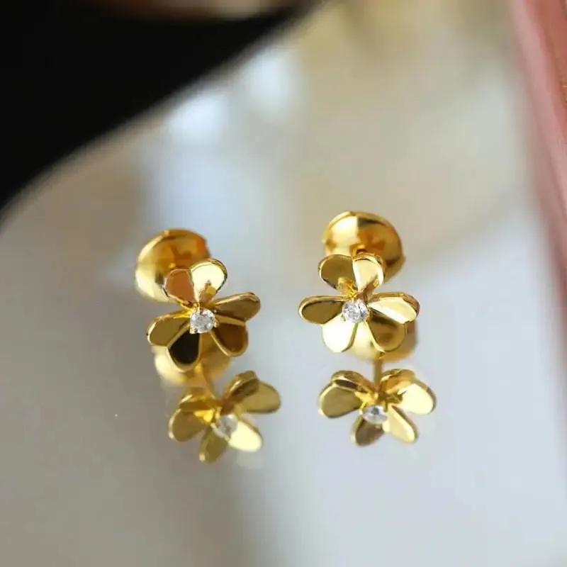 Classic Hot Sale 925 Sterling Silver Clover Stud Earrings Luxury High End Ladies Banquet Fashion Brand Jewelry Party Accessories