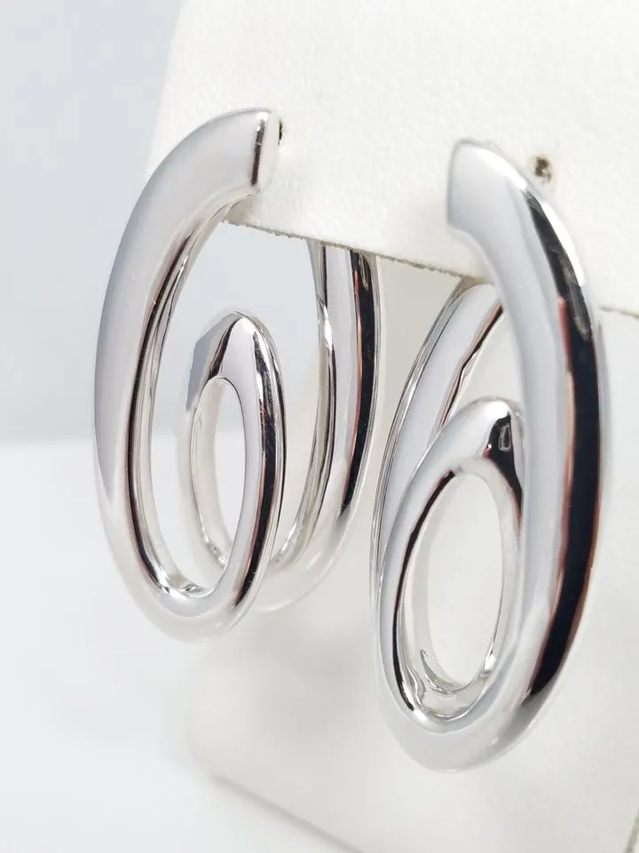 Contemporary 18k White Gold Hollow Swirl Hoop Earrings