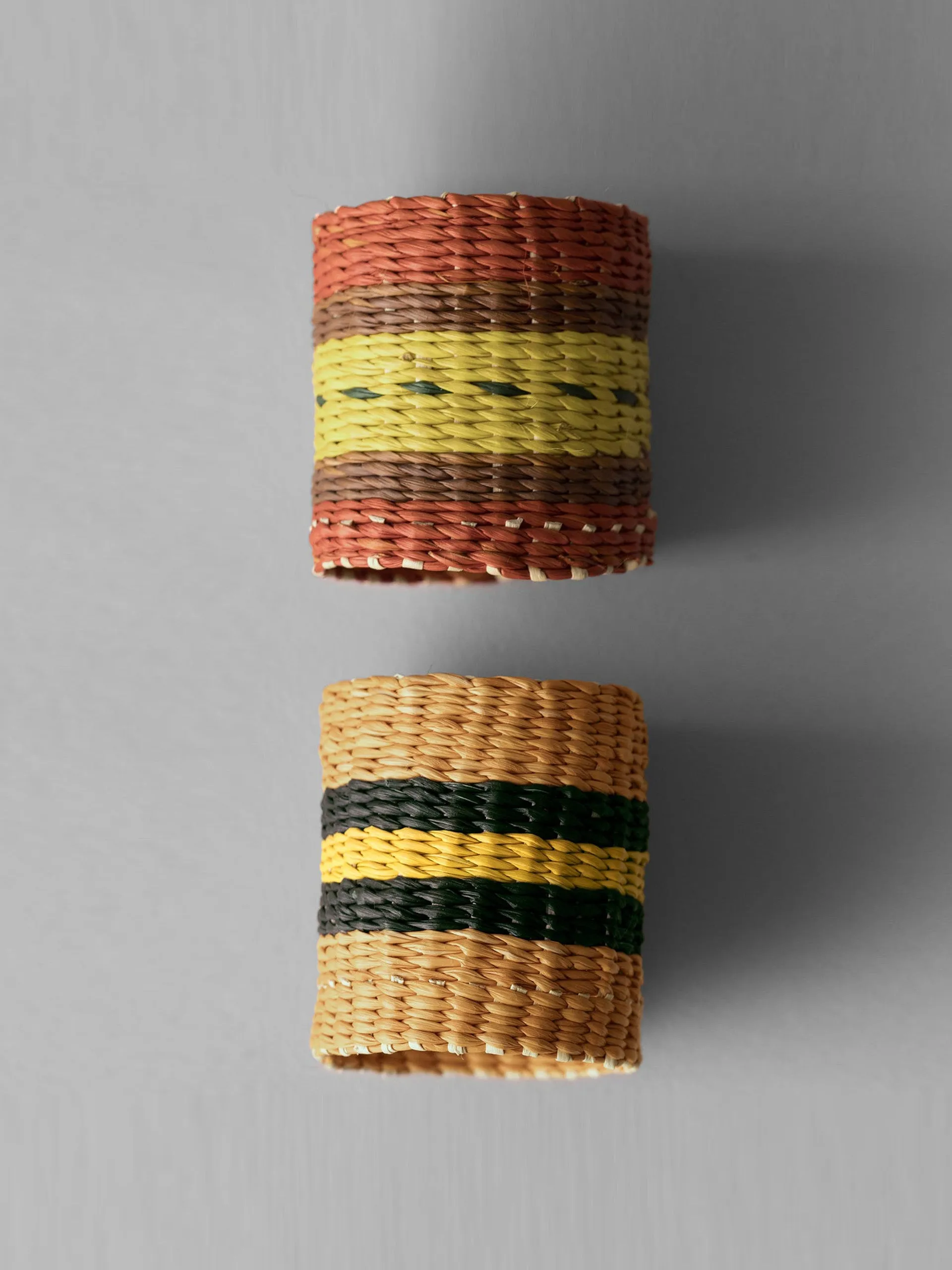 Hand-woven iraca napkin rings (set of 2)