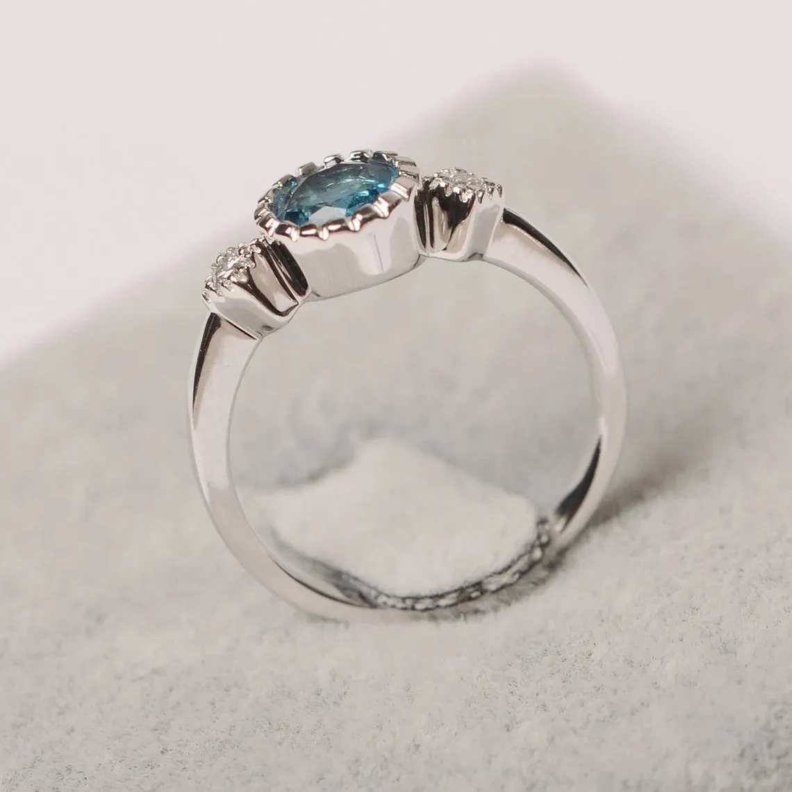 Natural Round Cut Swiss Blue Topaz Ring - 925 Sterling Silver Ring