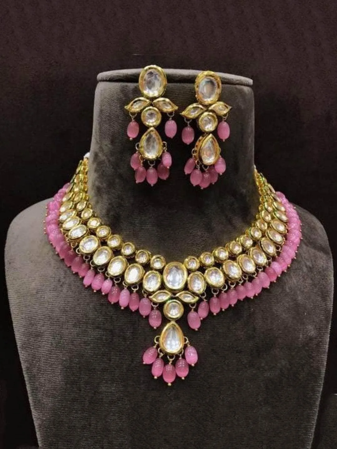 Oval And Leaf Kundan Necklace