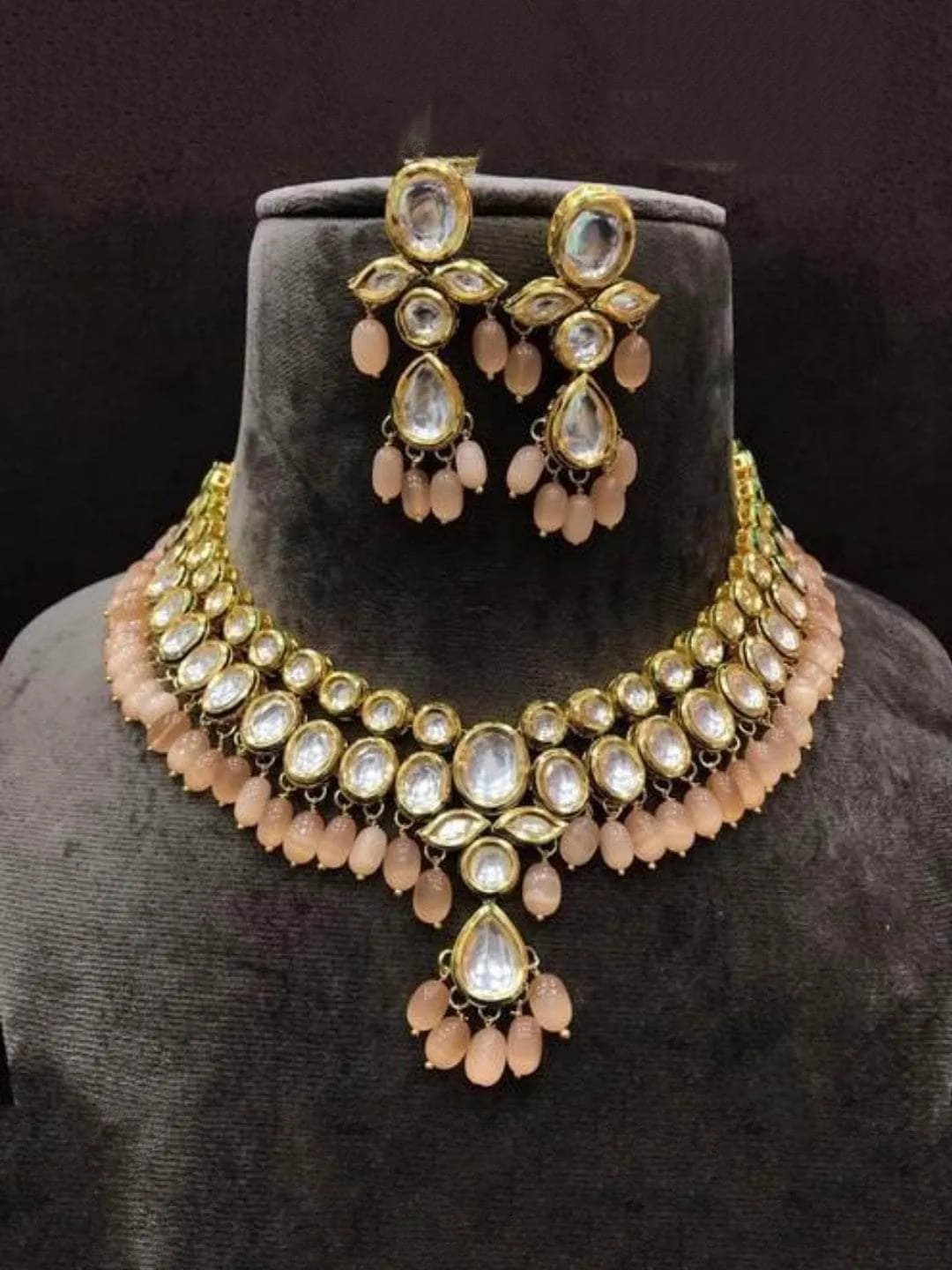 Oval And Leaf Kundan Necklace