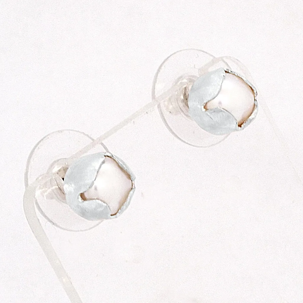 Pearl Post earrings