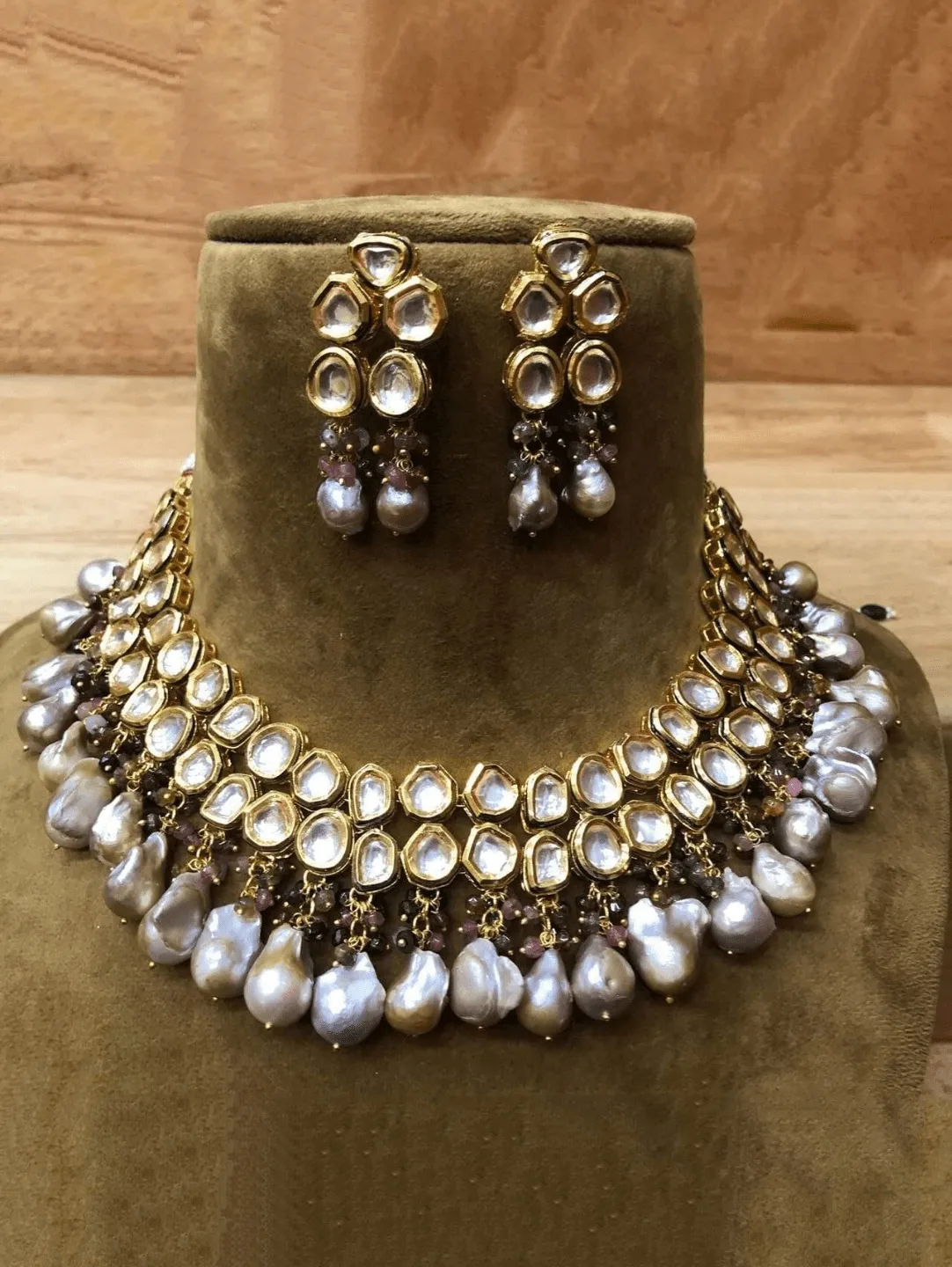 Simple Kundan Necklace With Baroque Beads